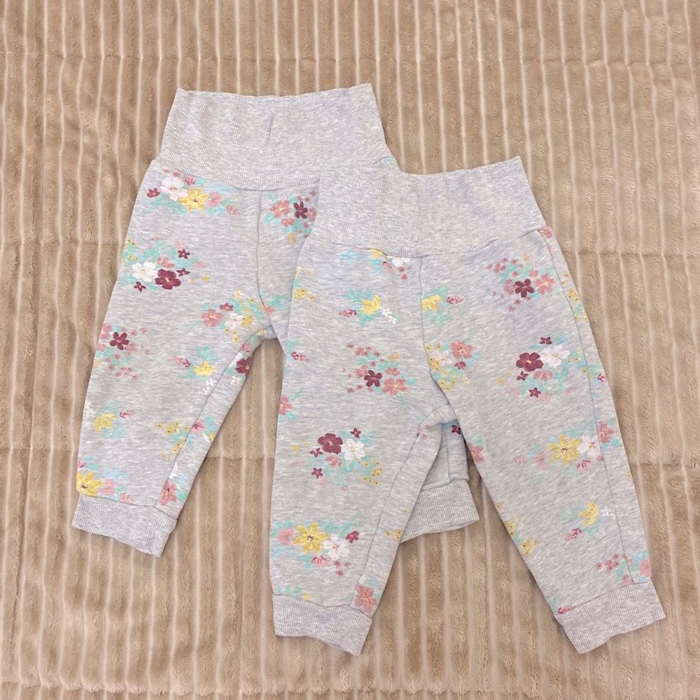 Carter’s set of 2 pairs baby pants size 12 months